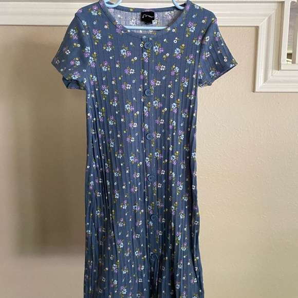 Girls Dress - Picture 2 of 6